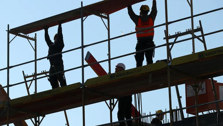 Economic headwinds threaten construction's spring recovery ...