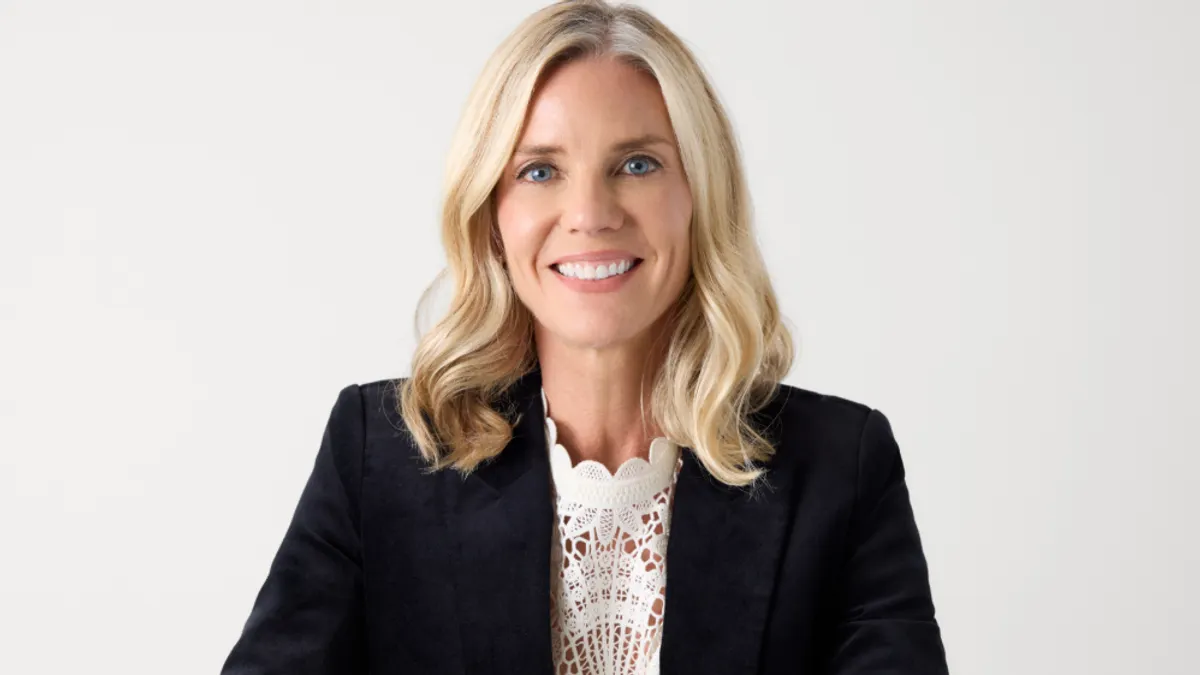 Headshot of Heather Archibald