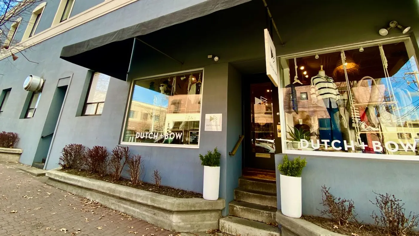 The front entrance of a clothing boutique.