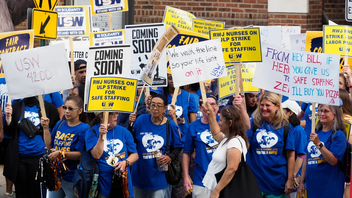 A picture of striking nurses at Robert Wood Johnson University Hospital