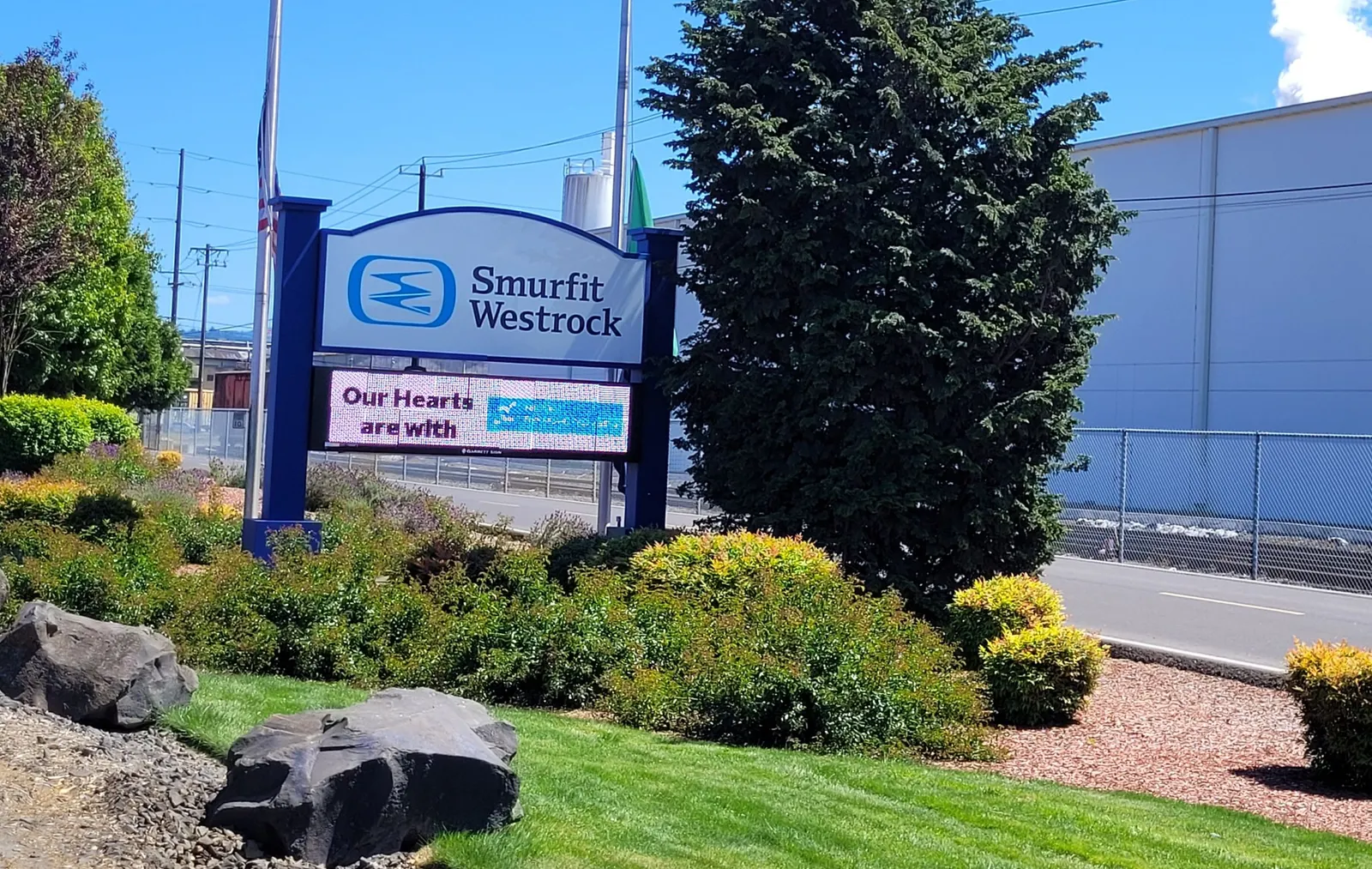 A digital message board with Smurfit Westrock's logo displays a message of support for those affected by the Nippon Dynawave Packaging implosion.