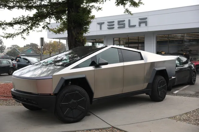 Tesla CFO racks up third $1M May stock sale
