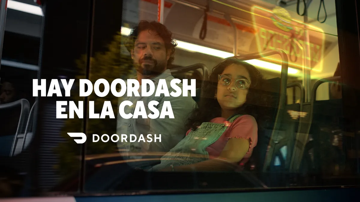 DoorDash campaign imagery for "Hay Comida En La Casa."