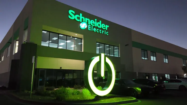 Schneider expands its remote-service EcoCare plan to mission-critical systems
