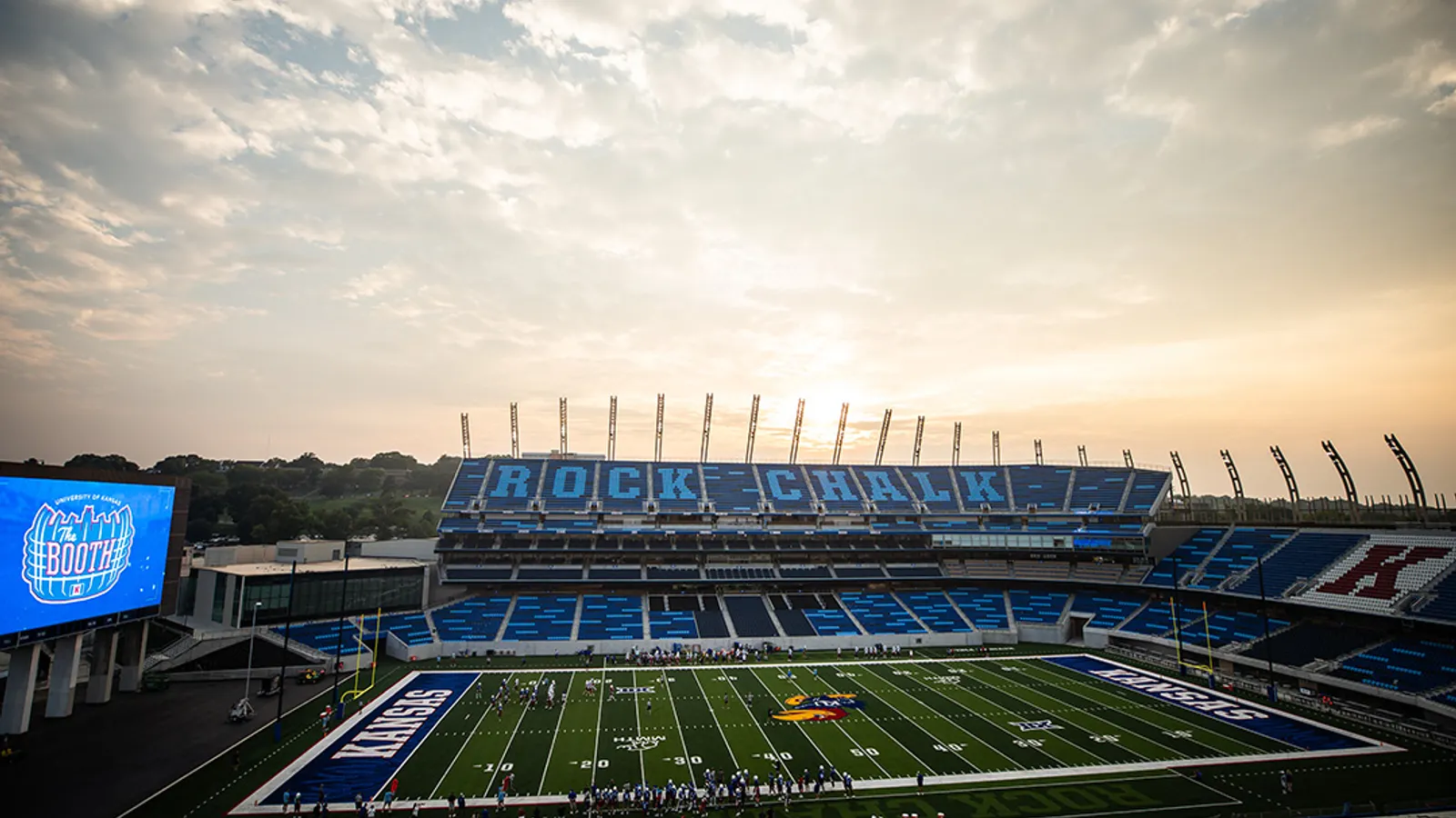 Turner completes $400M Kansas football stadium