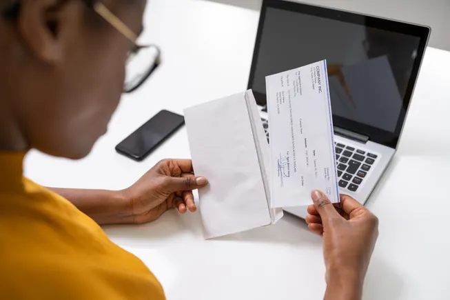Big pay gap between veteran, newer GCs | Legal Dive