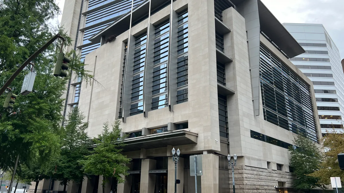 Exterior of federal courthouse in Portland, Oregon.