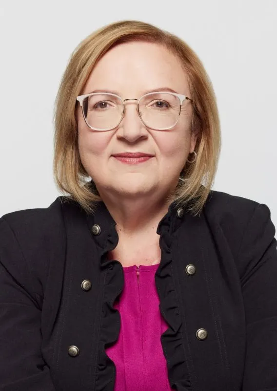 Lana Payne's official headshot for Unifor.