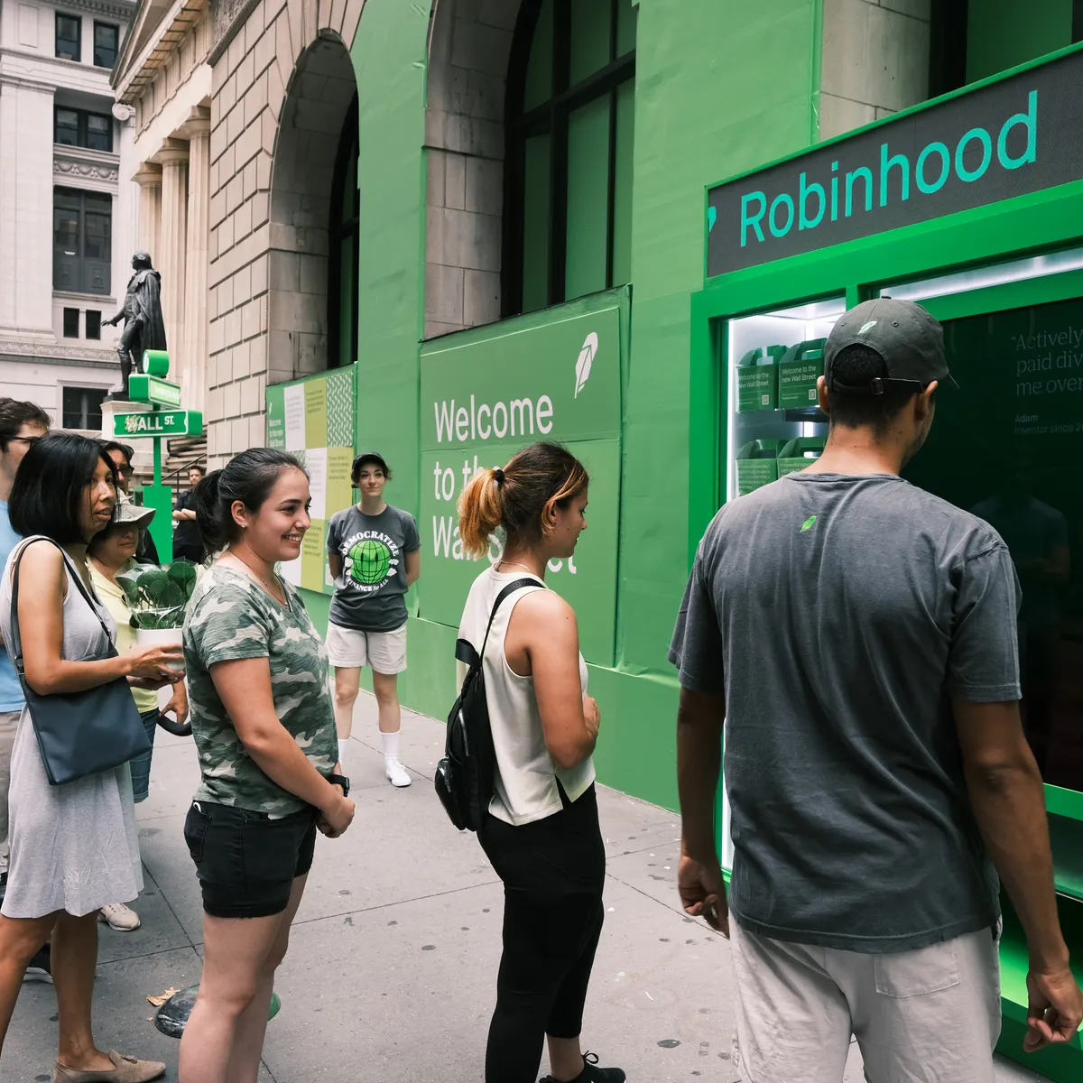 Robinhood leans further into crypto with $200M Bitstamp deal | Banking Dive