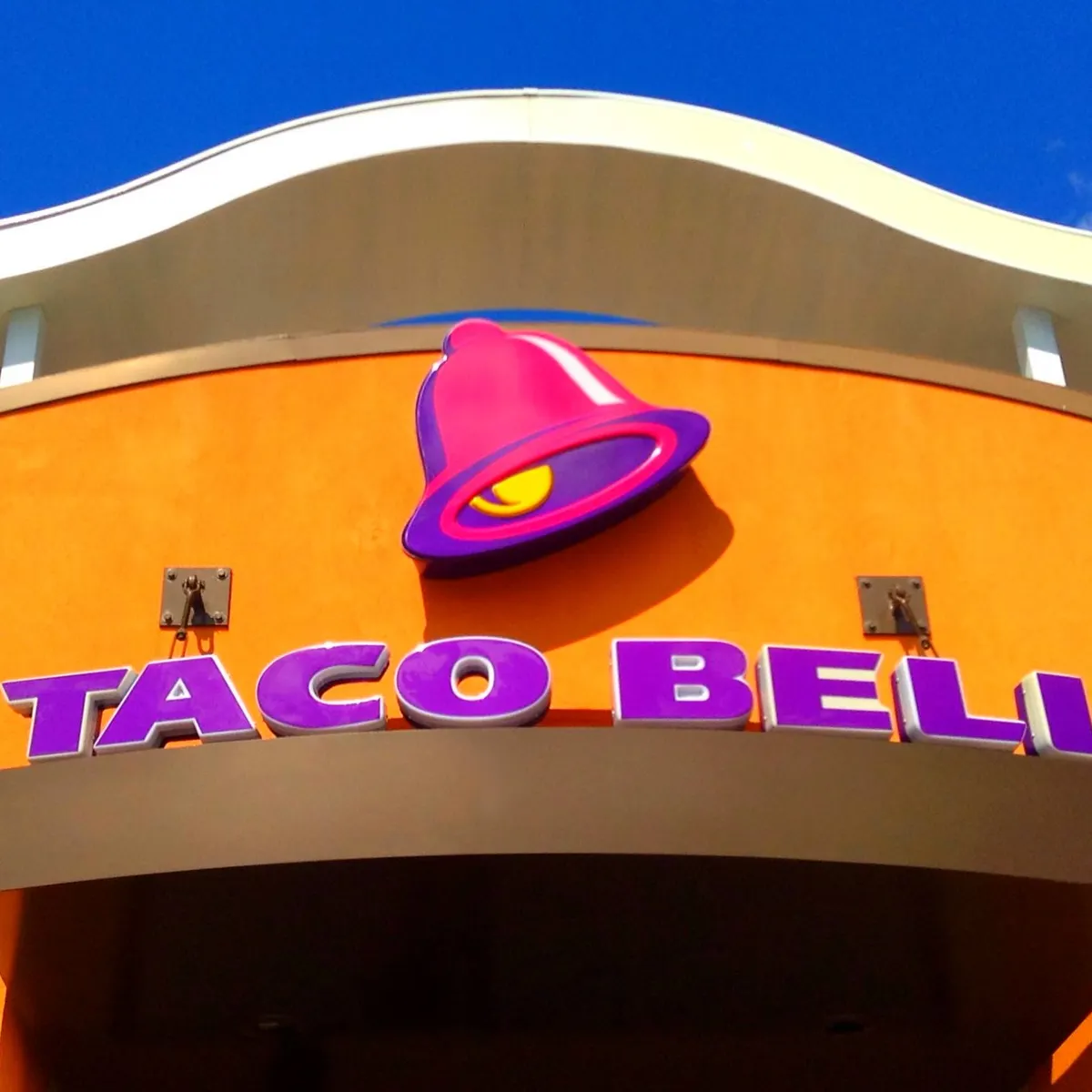Taco Bell announces 'womxn-focused' employee resource group | HR Dive