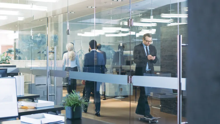 Workers are ‘habit hugging’ despite new training, survey finds