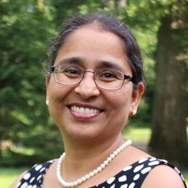 Professional photo of Shanthi Ganeshan