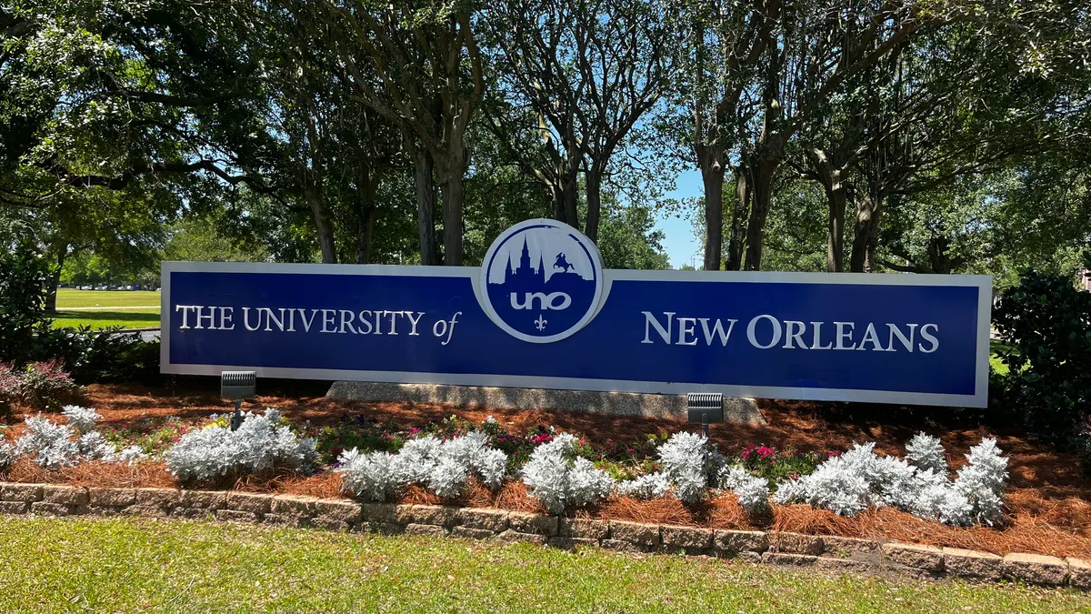 A sign on the campus of the University of New Orleans with the institution's name.