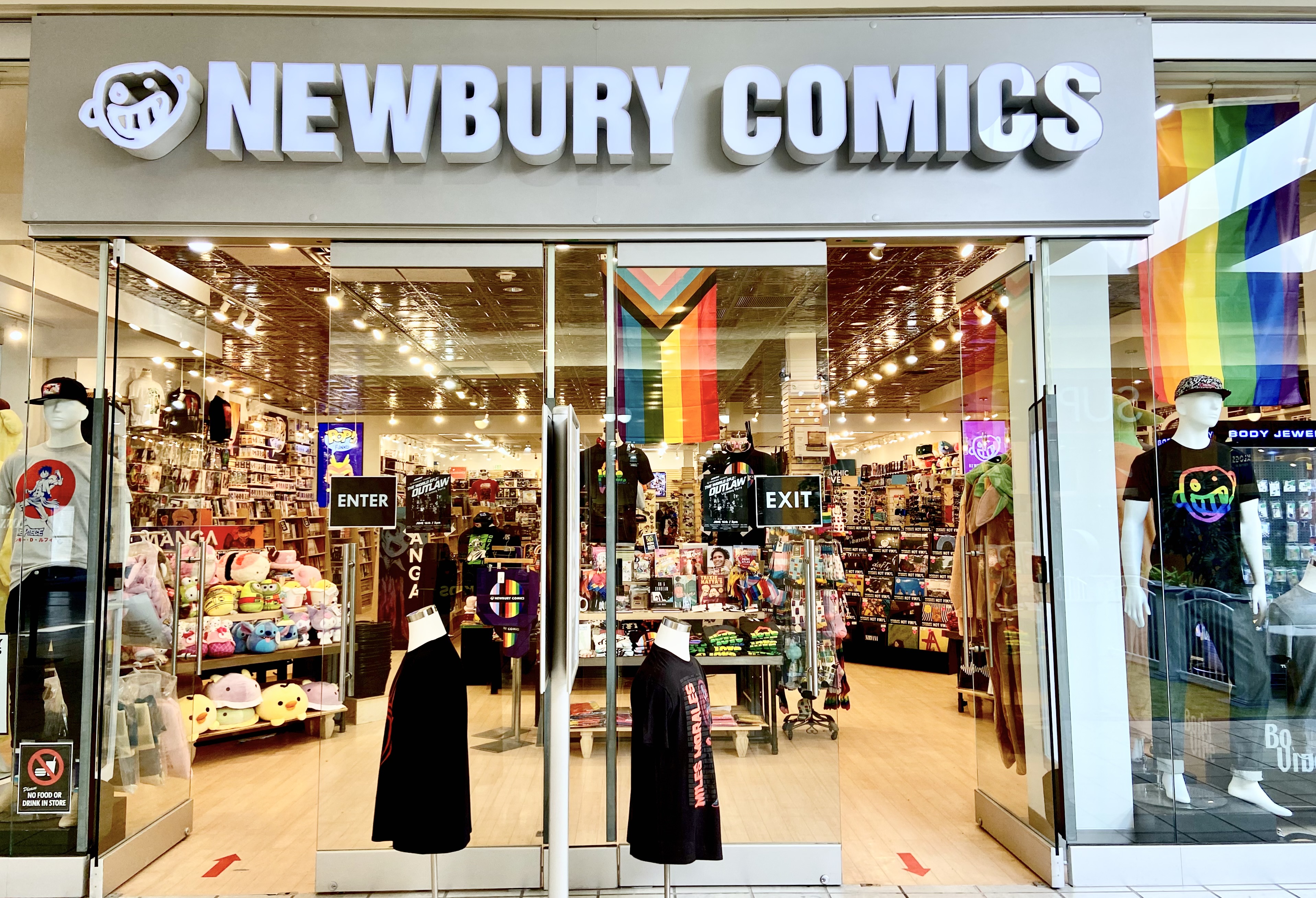 The mall entrance of a Newbury Comics store.