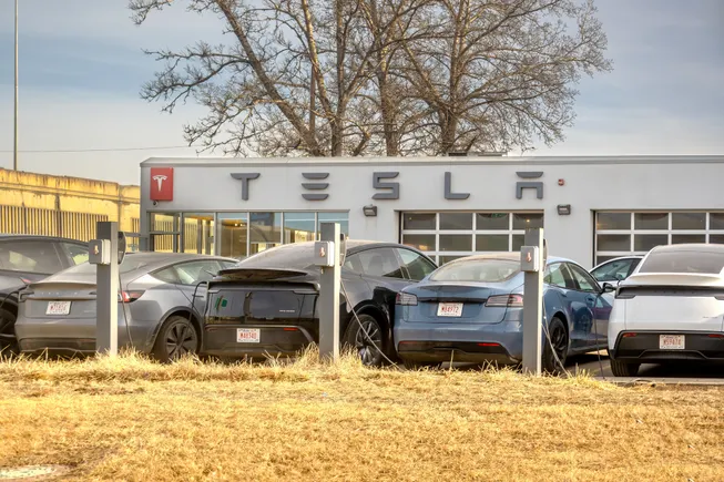 Canada’s auto strategy banks on EVs for short-term survival