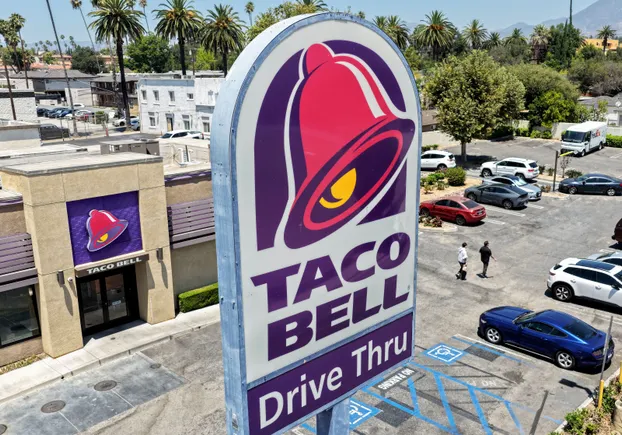 Taco Bell, QSR and fast casual traffic plunges after Cyclospora lettuce recall
