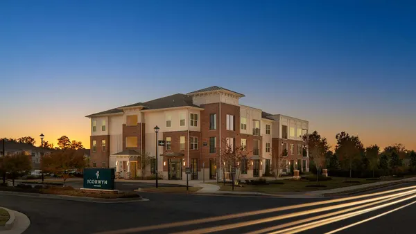 New, three-level apartment surrounded by roads