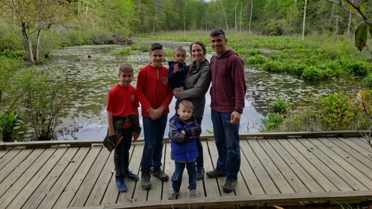 A photograph of Cheryl and Jase Yoder, with family