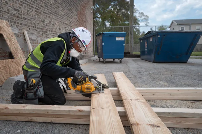 Construction Firms Revamp Workforce Strategies Amid Labor Shortages