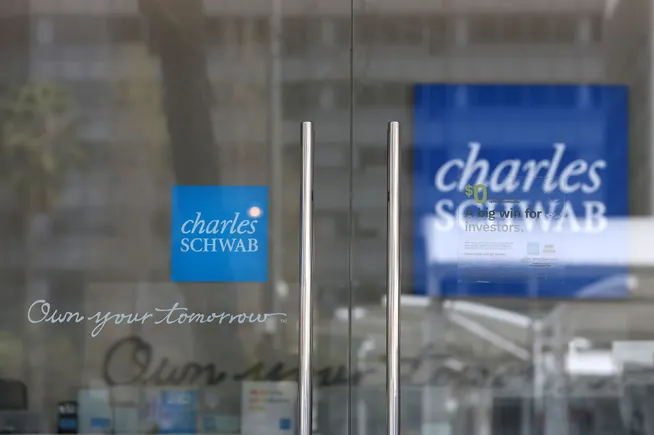 Charles Schwab banking unit CEO to retire