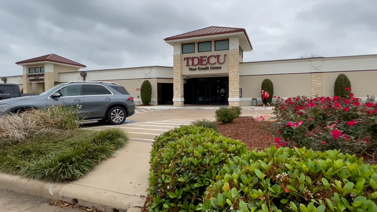 tdecu credit union building