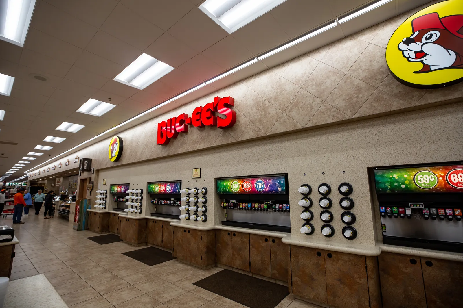 A photo of the fountain drinks area inside a Buc-ee's.