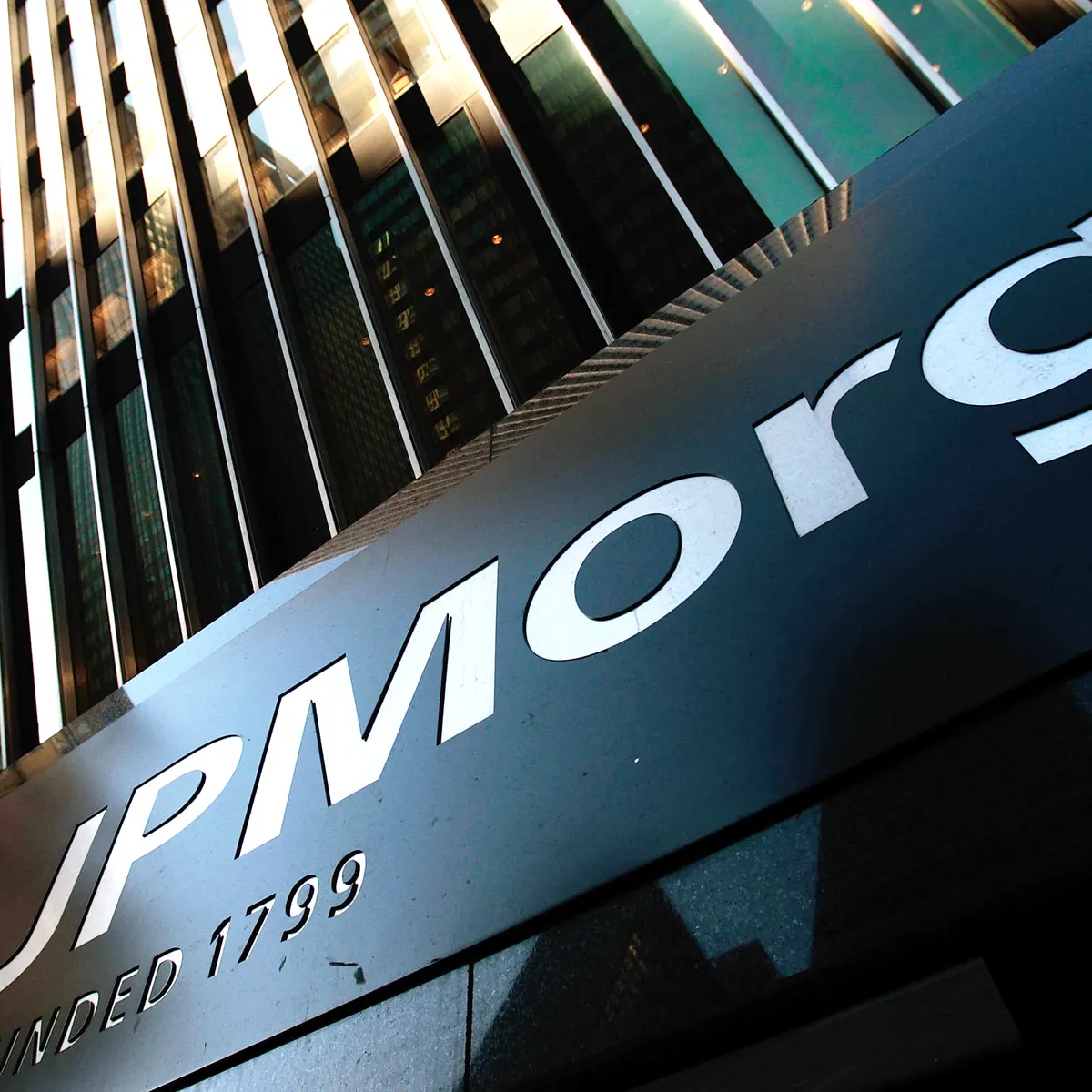 JPMorgan applies for patent on ChatGPT-like tech for investment advice |  Banking Dive