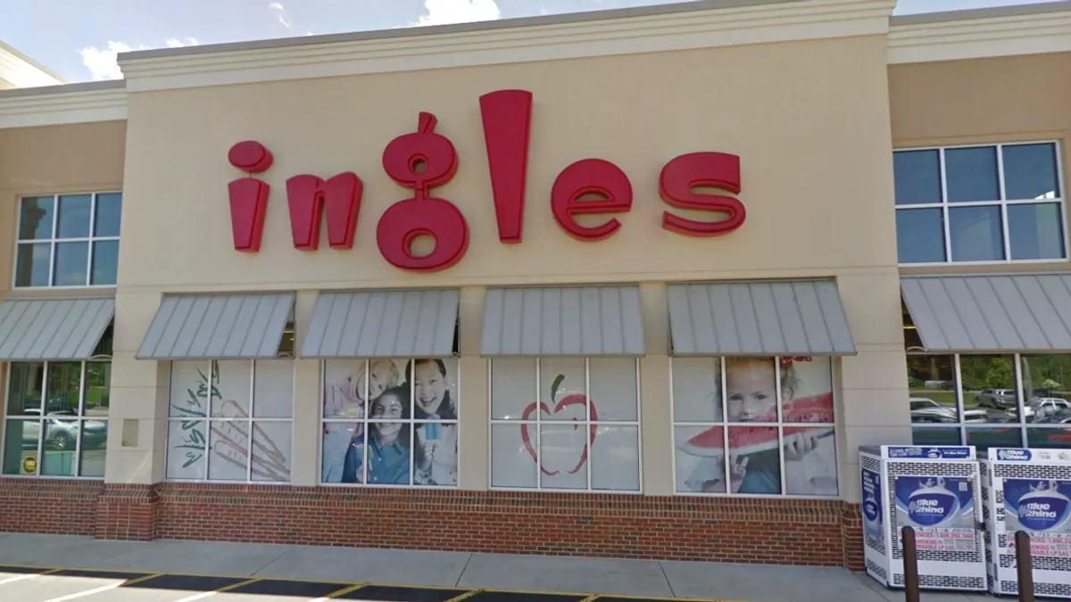 Exterior of a supermarket with a sign that says "ingles" in red letters.