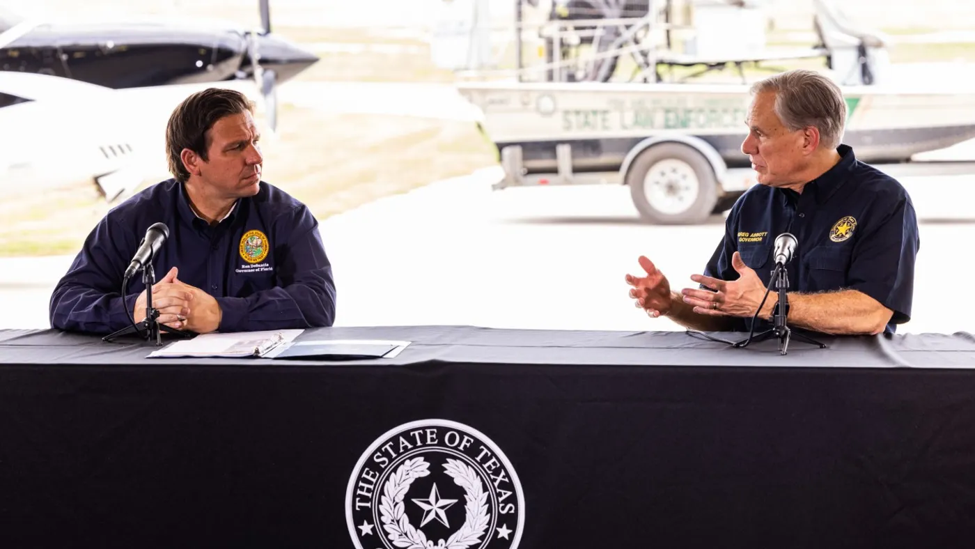 Governor of Texas holds a meeting with the governor of Floroida.