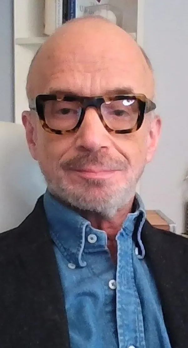 Image of a man in glasses