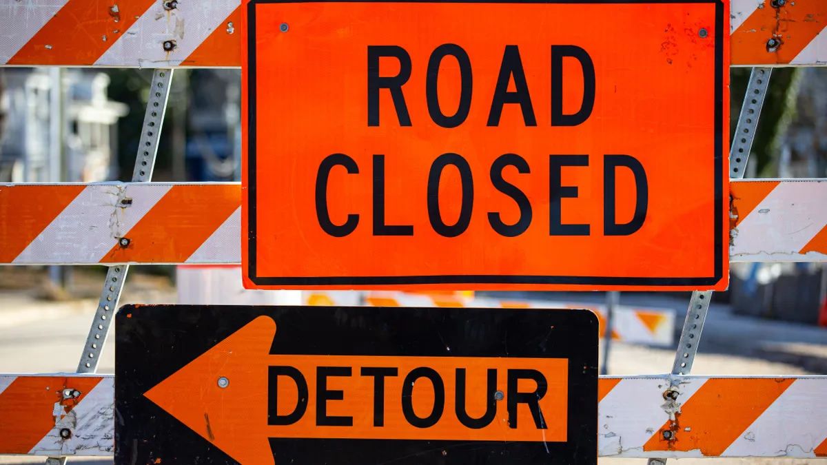 Orange signs indicate a road closure.