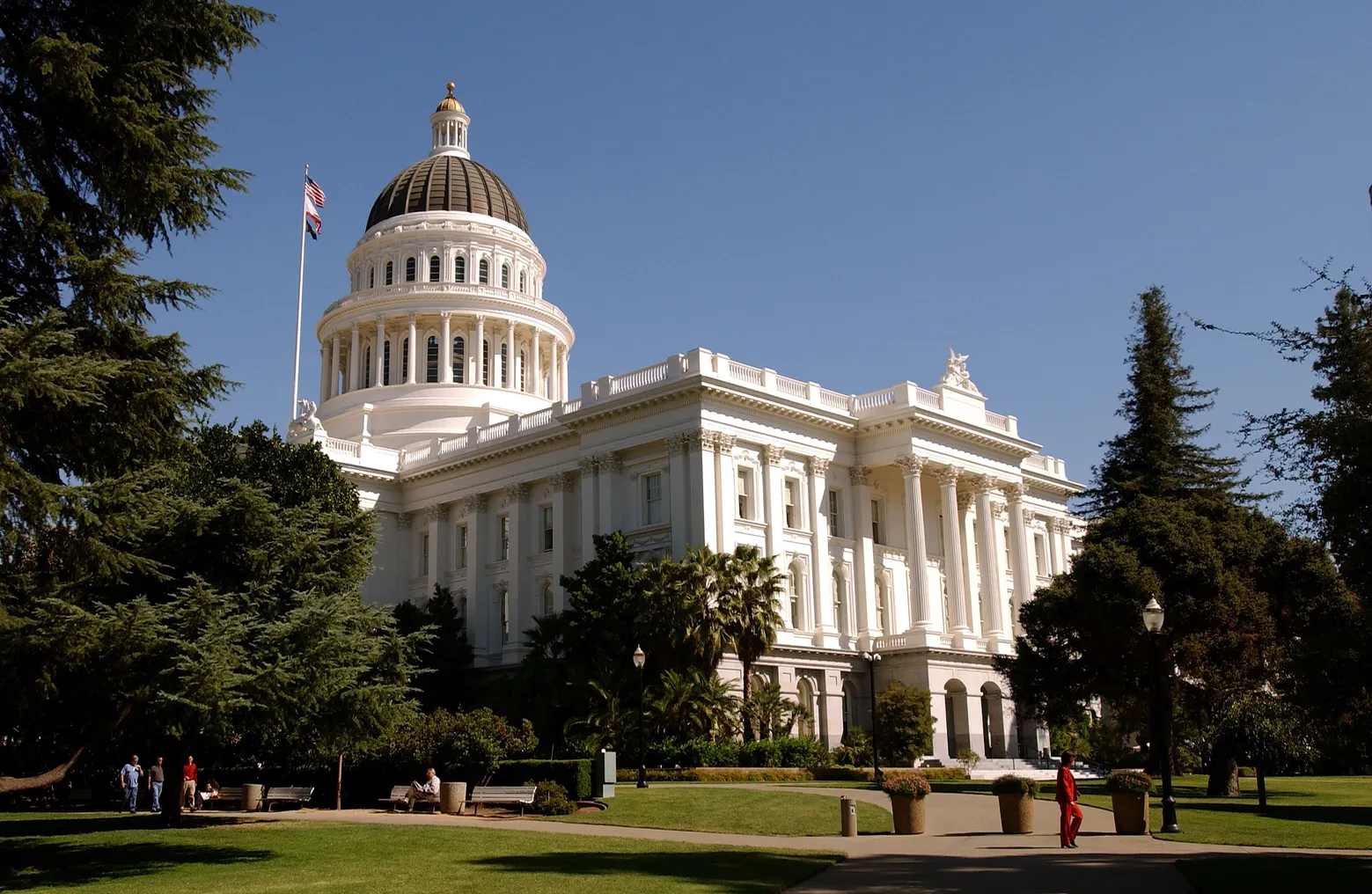 Picture of the California state Capitol building