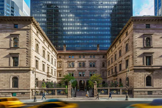 Lotte buys land under New York Palace hotel for $490M