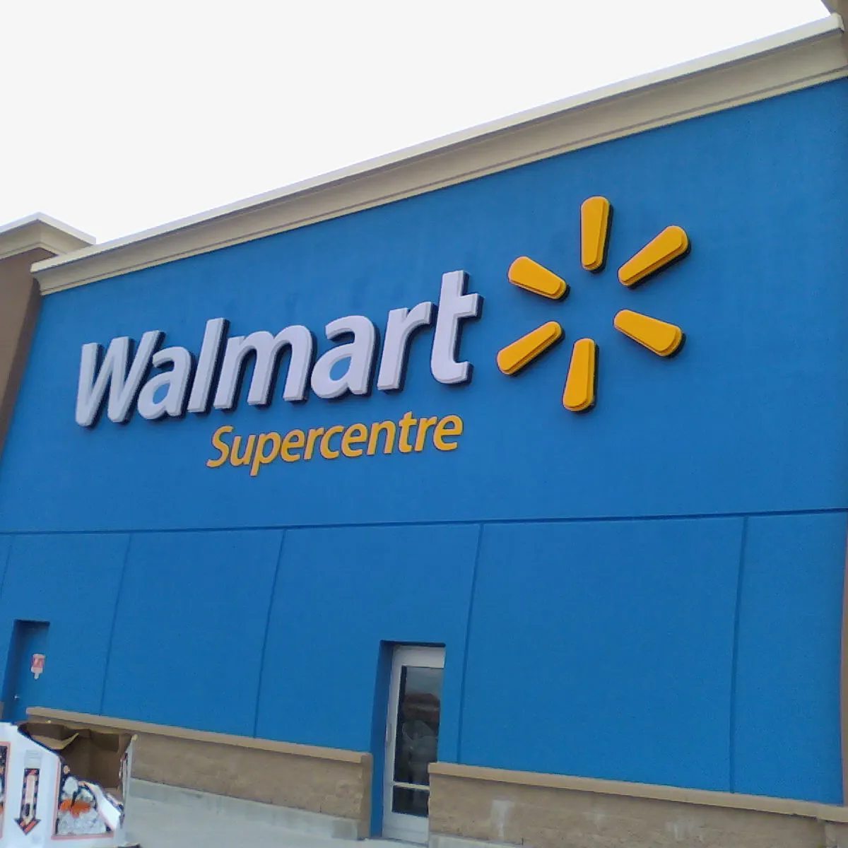 Walmart expands CarSaver pilot to 250 stores | Retail Dive