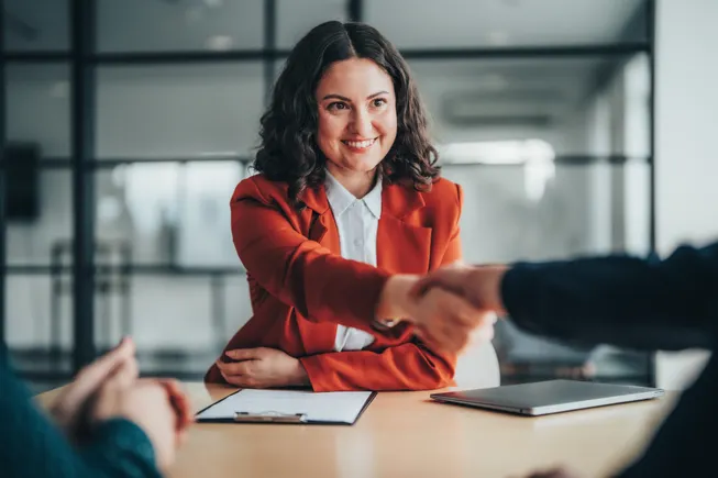 Looks matter more than resume in first impressions, study says
