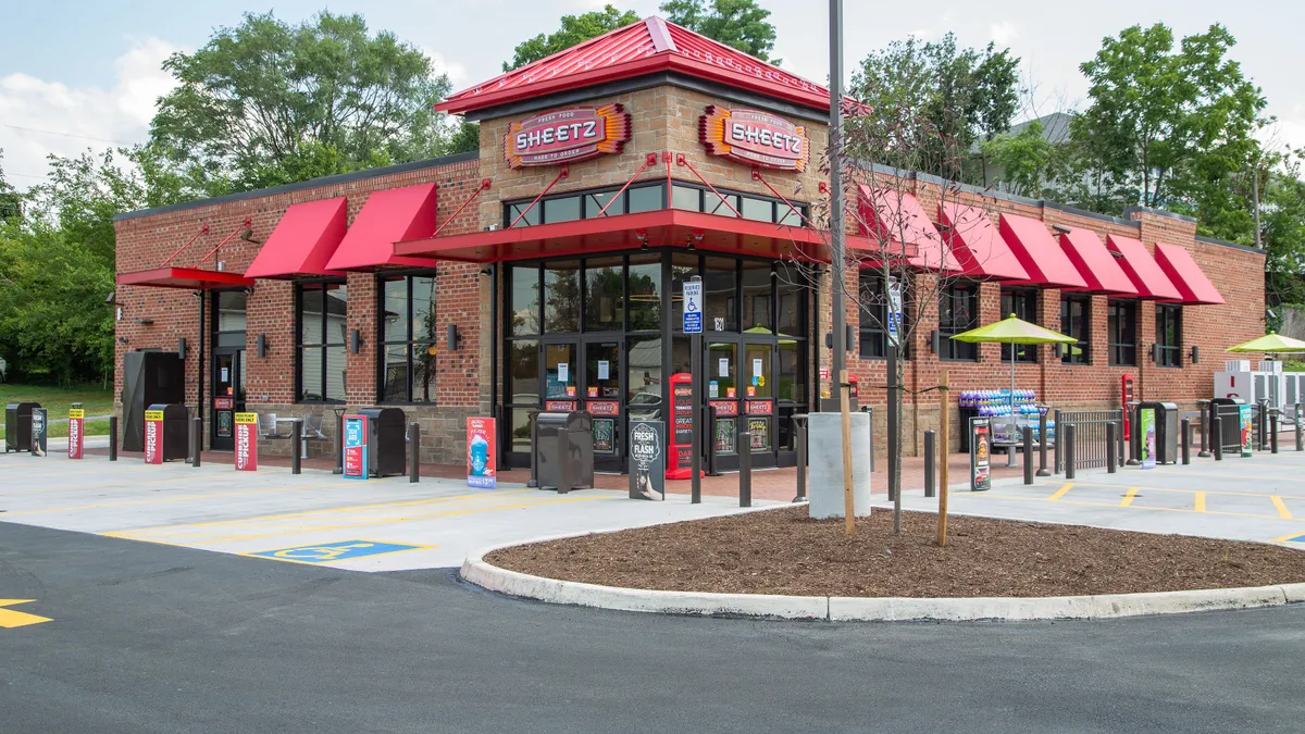 A photo of the exterior of a Sheetz location.