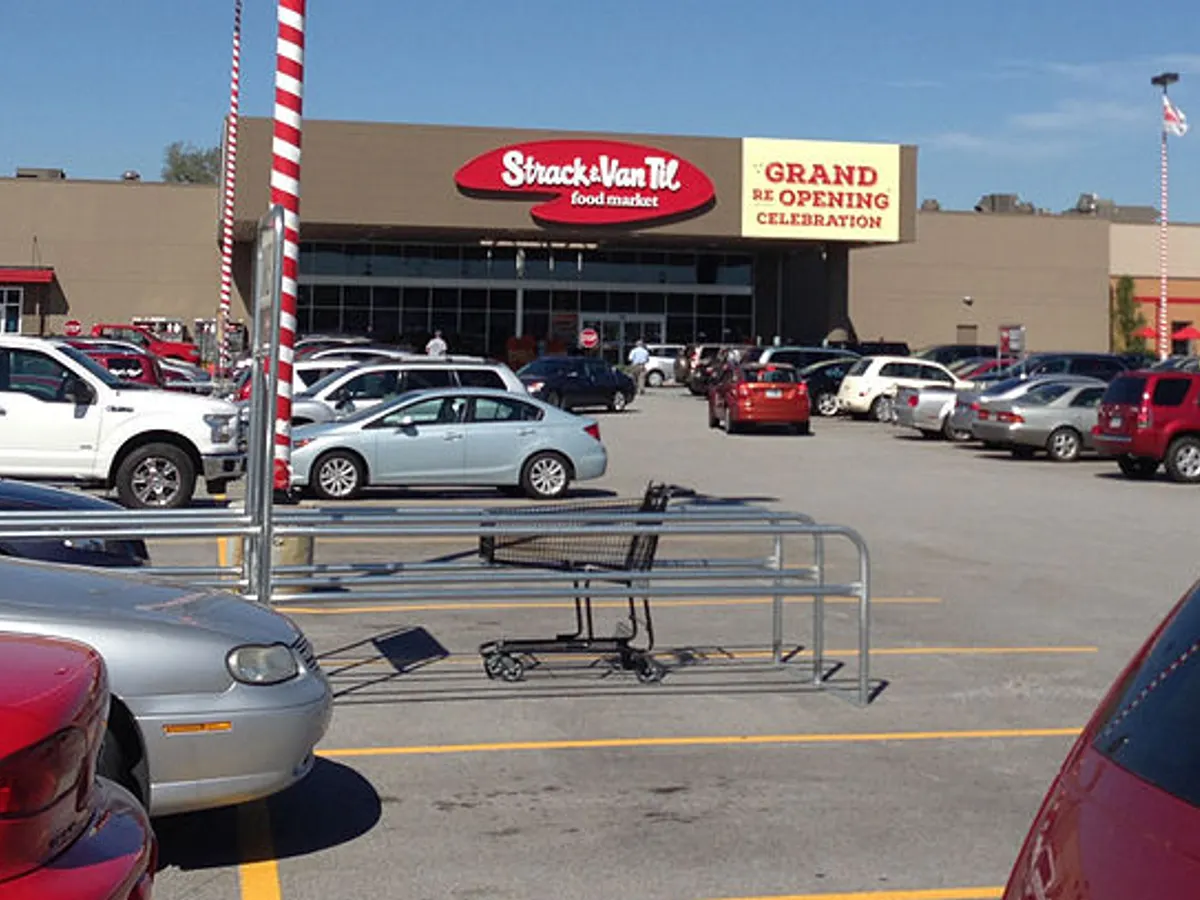 Central Grocers will sell Strack & Van Til locations and close 9 Ultra  Foods | Grocery Dive