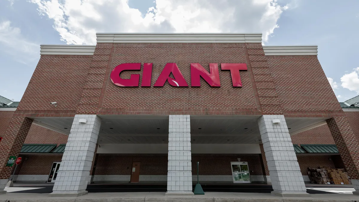 The exterior of a GIANT Co. location.