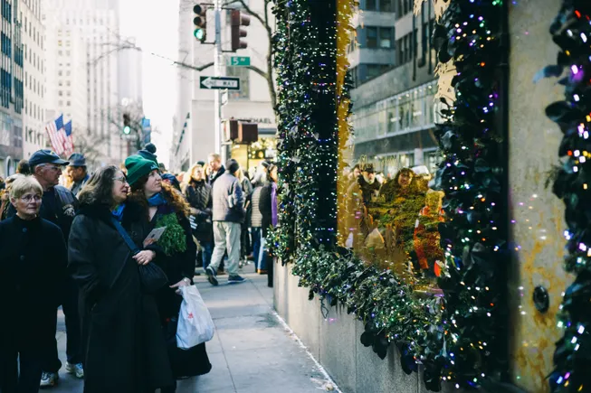 Engagement window shortens for holiday email marketing ...