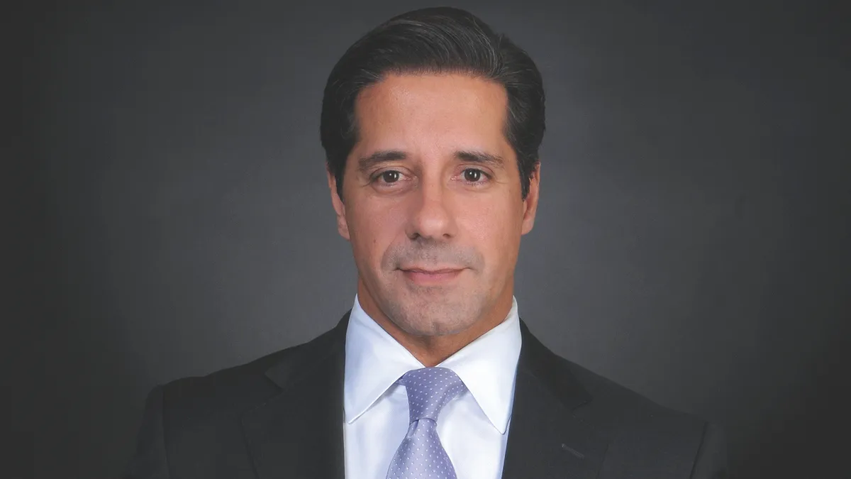 This is a headshot of Alberto Carvalho, superintendent of Los Angeles Unified School District.