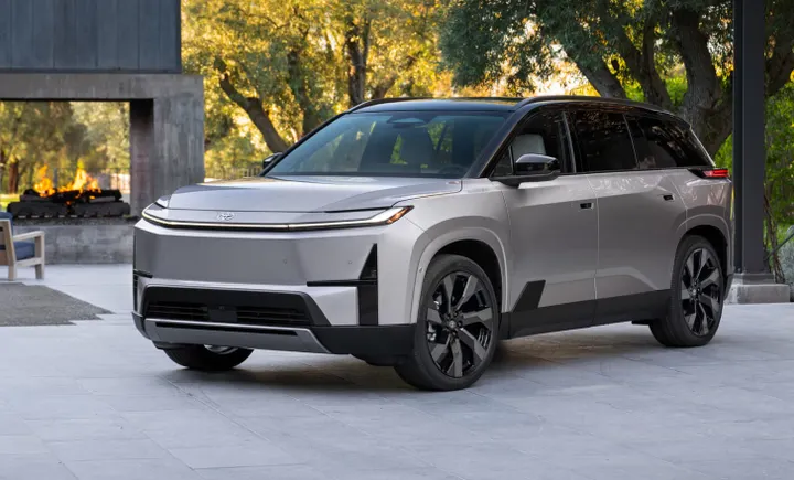Toyota unveils three-row BEV Highlander; kills gas, hybrid versions