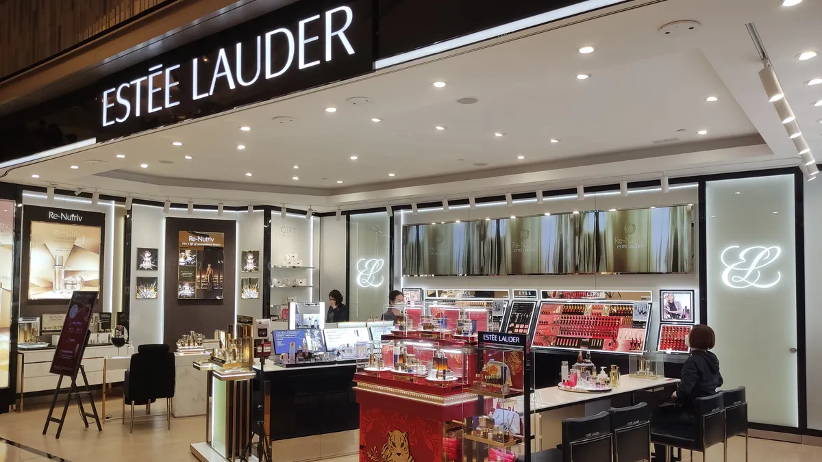 An Estée Lauder storefront with displays featuring cosmetics in Hong Kong