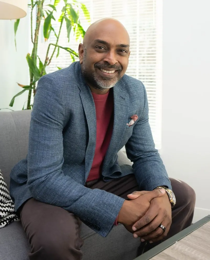 Headshot of Viyas Sundaram.