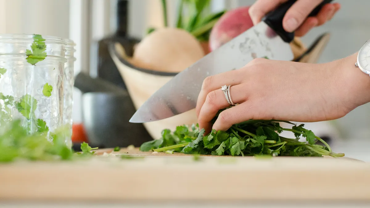 hands chopping vegetables