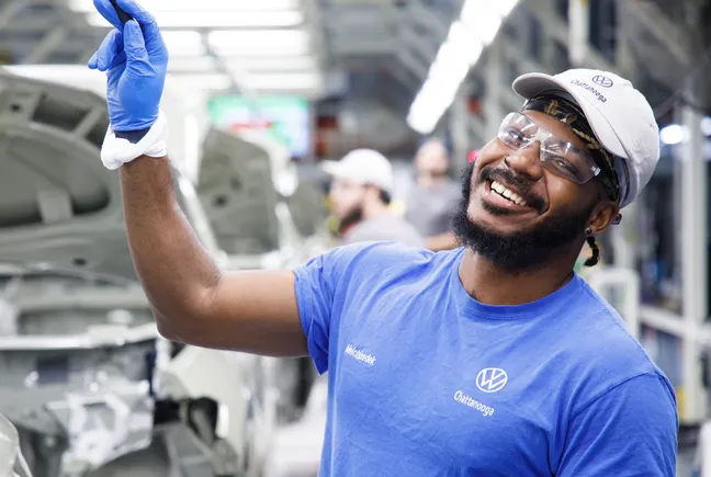 Volkswagen plant workers in Tennessee to join UAW in historic deal