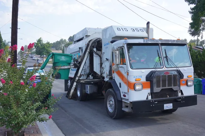 California again attempts emission rules for private waste fleets