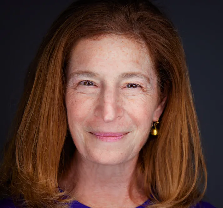 headshot of Leslie Hyman