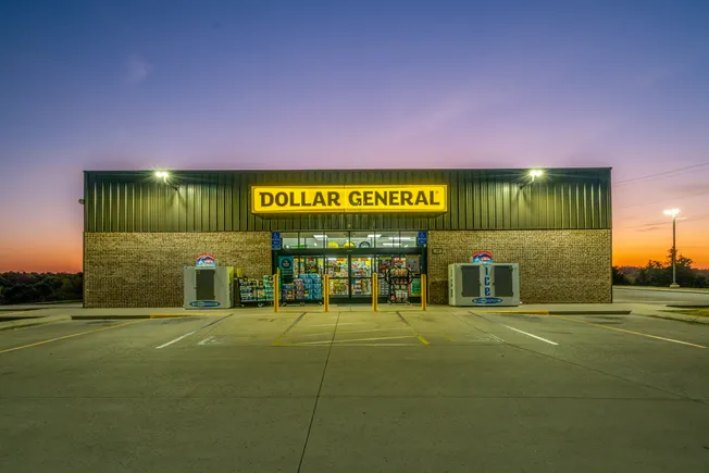 Dollar General taps new operations, merchandising chiefs
