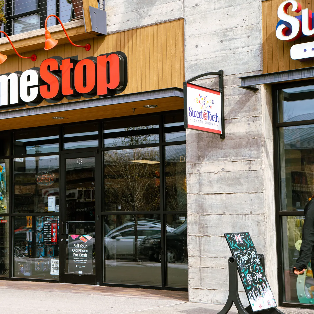 The Weekly Closeout: Foot Locker sales fall and GameStop makes a bitcoin  play | Retail Dive