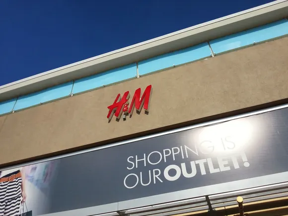 www.retaildive.com